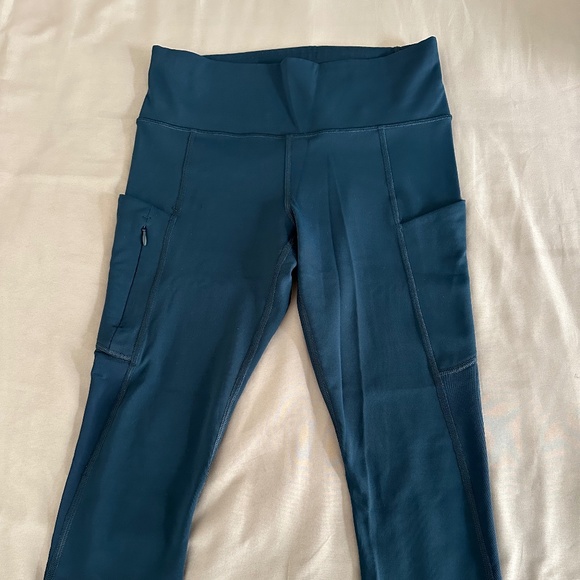Athleta Capri Leggings with 4 Pockets! - Picture 1 of 3